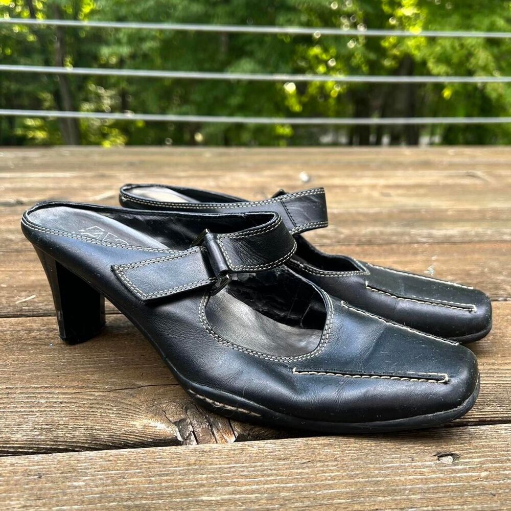 Vintage Aerosoles Black Mules